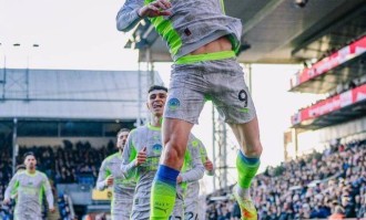 曼城3-0轻取水晶宫！福登回暖谢尔基成“新丁丁”，阿森纳压力大