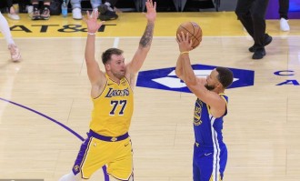 库里23分东契奇43+12+9 巴特勒31+5勇士胜湖人