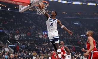 小卡缺阵爱德华兹31分 迪文琴佐18分森林狼送快船3连败
