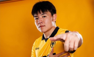 徐彬能超越前辈戴伟浚吗？加盟狼队为中国足球争光，网友议论纷纷