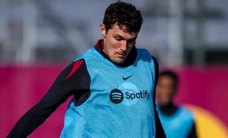 10球3助攻强势表现！巴萨锁定曼城失意多面手后卫，克里斯滕森绝佳接班人