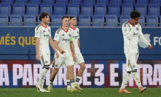 莱万连续两轮西甲替补，诺坎普离场引发热议：巴萨未来何去何从？