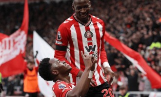 英超最新积分战报：大黑马3场不败，热刺险胜，落后曼联4分