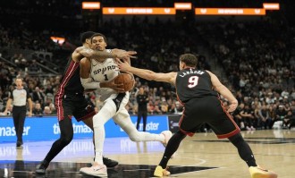 文班亚马27+18 马刺擒热火开局5连胜创队史纪录